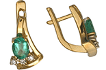 Gold earrings in diamonds in candolim